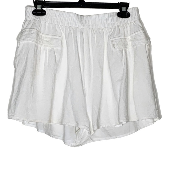 acoa Pants - ACOA- white linen blend shorts. Lined. Size L